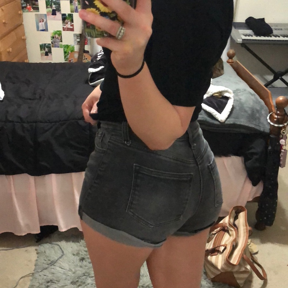 Size 3 celeb. Pink shorts - Picture 2 of 4